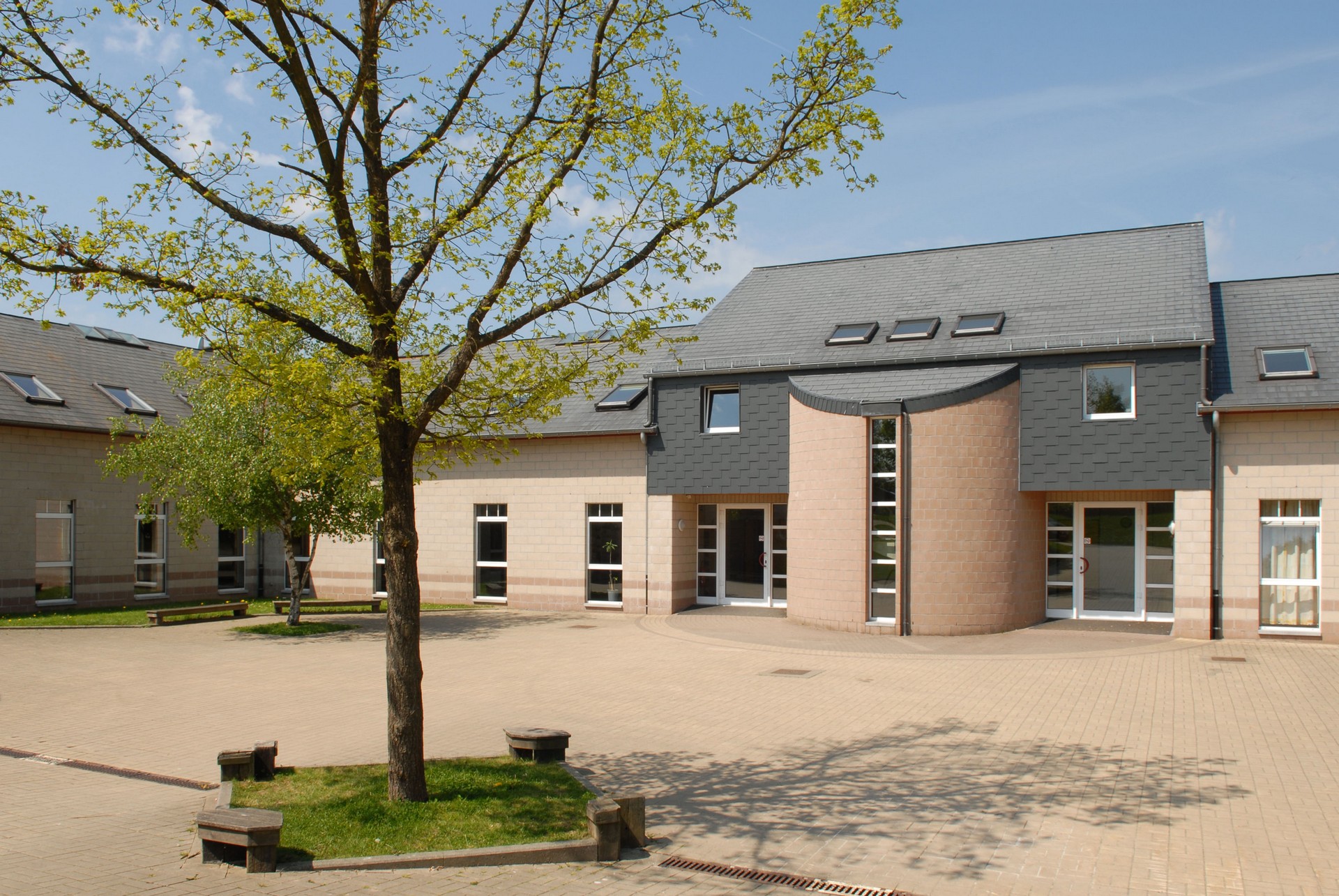 Gemischtes Internat - Gebäude